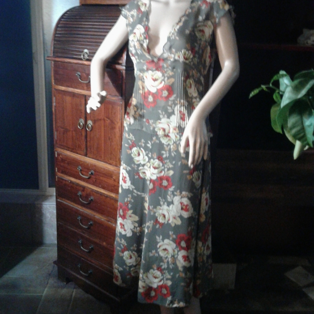 Jones New York coordinated top and skirt